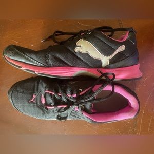 Women’s puma sneakers. Size 9. Pink and black. Lightly used.